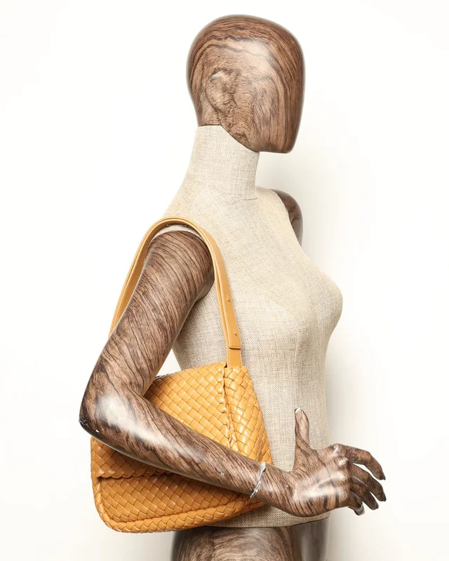 Bottega Veneta Intrecciato Cobble Bag in Woven leather from A Retro Tale, photo 7 of 7
