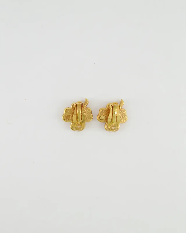 Chanel Vintage Brushed Gold and Pink Clover Clip On Earrings with CC Logo and Beads Details in Pink from Sellier, photo 7 of 8