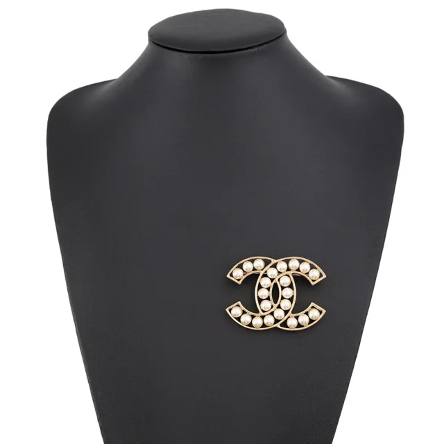 Chanel CC Logo BroochA64978-Y09449-Z2048 Faux Pearl Metal from GALLERY RARE, photo 6 of 10