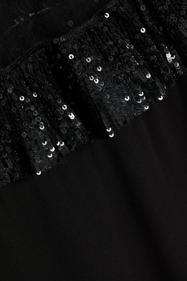 Valentino Garavani Embellished Point D'Esprit-Paneled Crepe de Chine Midi Dress in Black, photo 4 of 4 from THE OUTNET