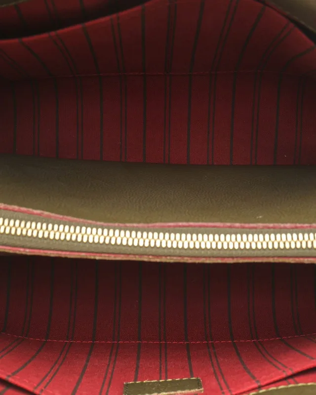 Louis Vuitton Empreinte Montaigne MM Bag in Leather from A Retro Tale, photo 11 of 12