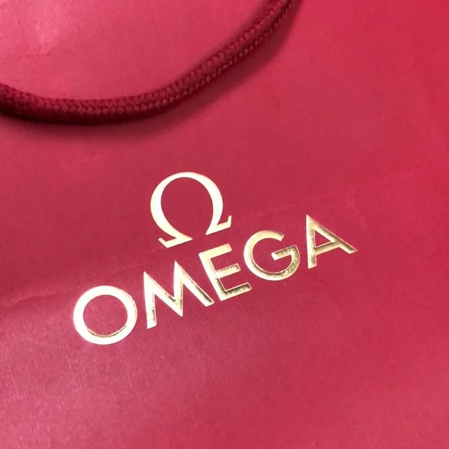 Omega Shopping Bag in red from Poshmark