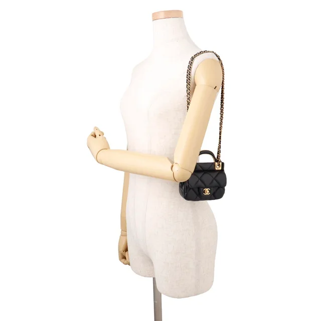 Chanel Matelasse ChainShoulder Bag BlackAP2271 Lambskin in Lambskin from GALLERY RARE, photo 4 of 10