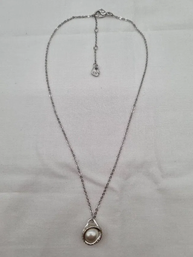 Swarovski Women's Necklace Silver Tone Pearl Pendant Embellished Detail Lobster Clasp Close in Silver from Oxfam Online Shop