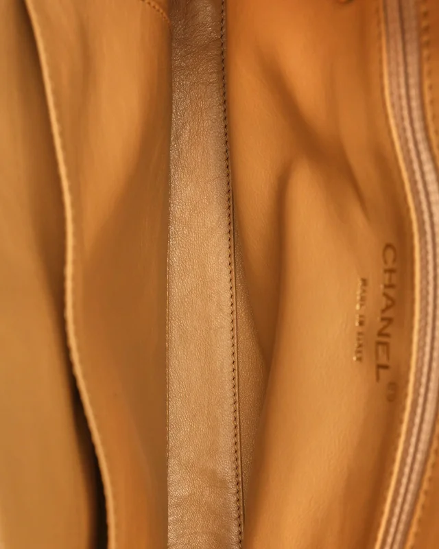 Chanel CC Tote Bag in Leather from A Retro Tale, photo 9 of 10