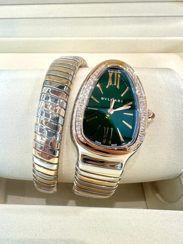 Bvlgari Serpenti Tubogas 35mm Diamond Watch 18K Gold & Steel in Gold from Luxury Promise, photo 3 of 4