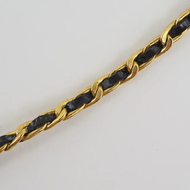 Chanel Coin Ribbon Necklace in Gold Gold-plated metal from LuxUness, photo 5 of 10