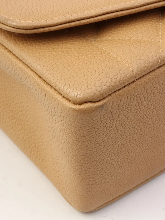 Chanel Circa 1995 Caviar Skin Diana Flap Chain Bag 22cm Beige in Beige Caviar leather from VINTAGE QOO TOKYO, photo 8 of 15