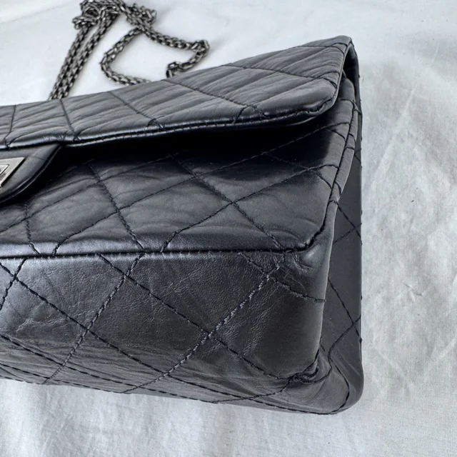 Chanel 2.55 Reissue Old Medium Bag in aged calfskin, Metal from Reowned, photo 6 of 12