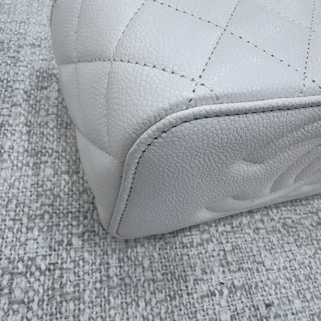 Chanel Caviar Vanity Bag in White Caviar, Metal from Reowned, photo 4 of 9