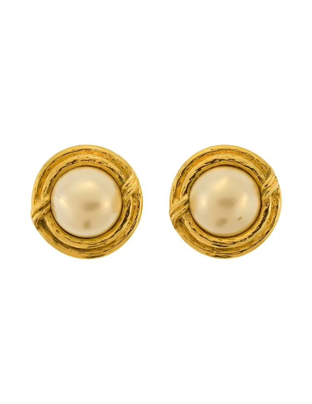 Chanel Vintage 1980s Classic Gold Framed Pearl Earrings in Gold from Amarcord Vintage Fashion