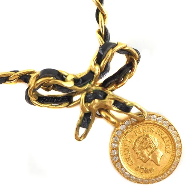 Chanel Coin Ribbon Necklace in Gold Gold-plated metal from LuxUness, photo 2 of 10