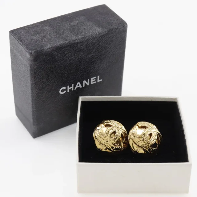 Chanel Plated Earrings in Gold Gold-plated metal from LuxUness, photo 9 of 9