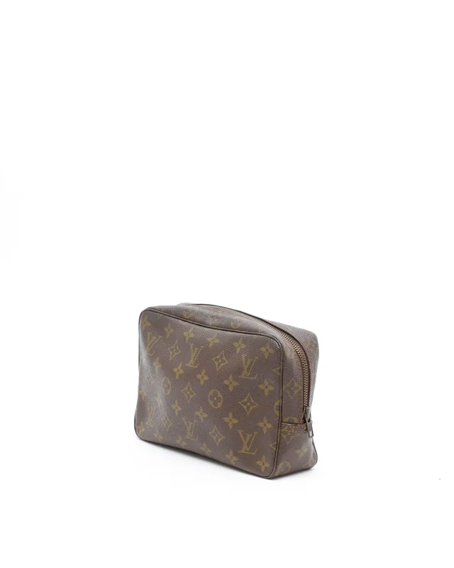 Louis Vuitton Monogram Toiletry Bag 23 in Coated canvas from A Retro Tale, photo 2 of 8