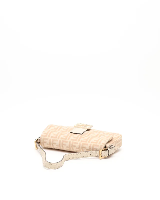 Fendi Zucca Baguette Bag in Wool from A Retro Tale, photo 5 of 8