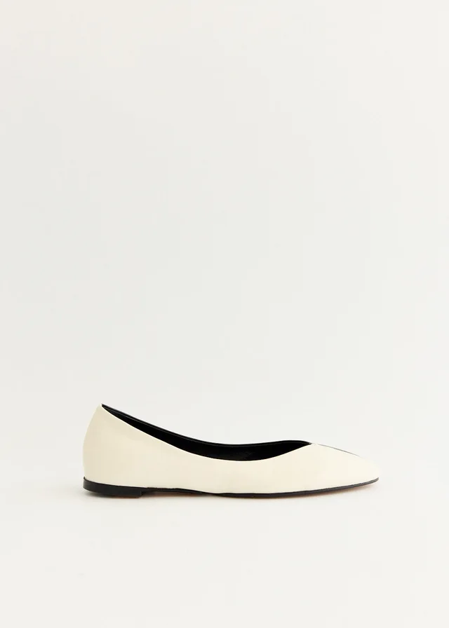 Jacquemus Les Ballerines Ovalo Flats in Black from Incu, photo 1 of 1