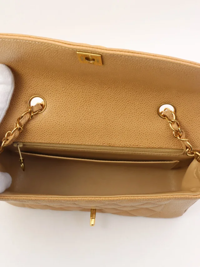 Chanel Circa 1995 Caviar Skin Diana Flap Chain Bag 22cm Beige in Beige Caviar leather from VINTAGE QOO TOKYO, photo 5 of 15
