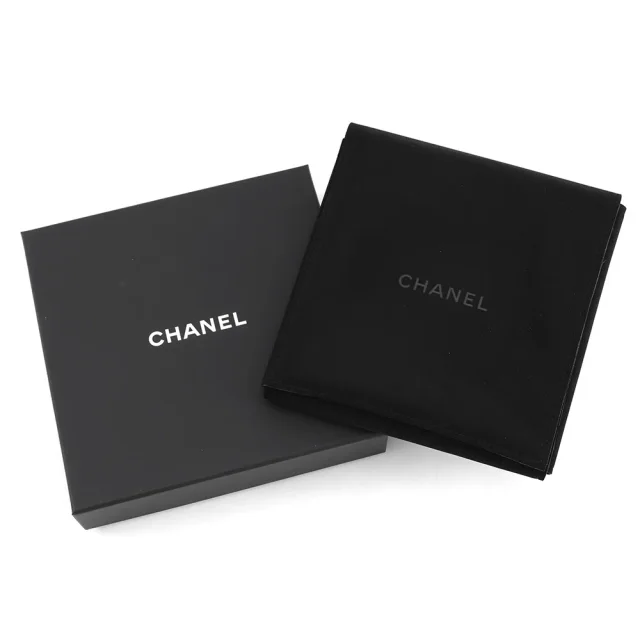 Chanel CC Logo Heart Necklace Gold Plated Faux Pearl Rhinestone in Gold from GALLERY RARE, photo 12 of 12