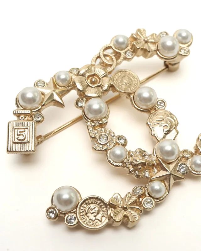 Chanel Coco Mark Pearl Brooch from A Retro Tale, photo 4 of 5
