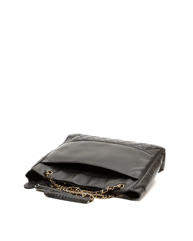 Chanel CC Chain Tote Bag in Leather from A Retro Tale, photo 4 of 9