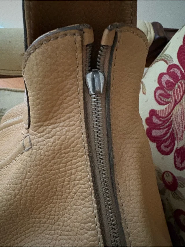 Tod's Beige Leather Shoulder Bag - Women's Everyday Hobo in brown|neutral Leather from Poshmark, photo 9 of 13