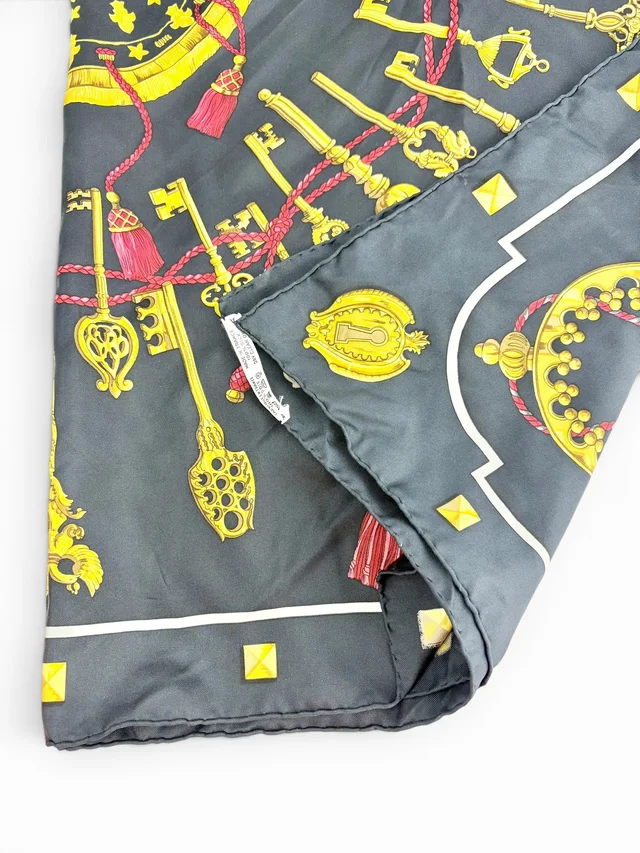 Hermès 90cm Black and Gold 100% Silk Scarf in Black Silk from Season 2 Consign, photo 4 of 4