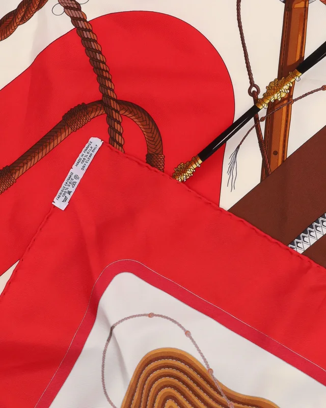 Hermès Carré 90 Click Crack Silk Scarf in Silk from A Retro Tale, photo 3 of 3