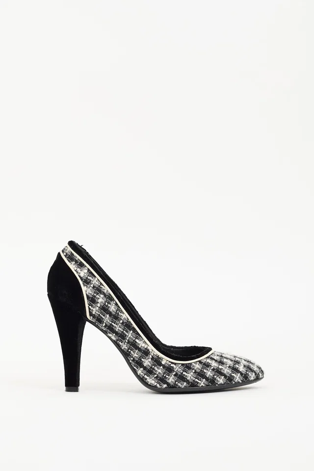 Chanel Fall 2004 Tweed Pump in Tweed from VSP Consignment