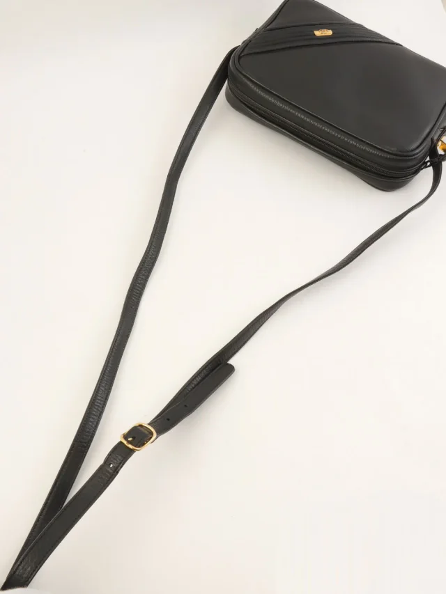 Gucci Square Mini Logo Plate Shoulder Bag Black in Black Leather from VINTAGE QOO TOKYO, photo 11 of 13