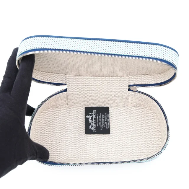 Hermès Escale Pouch Marine/Ivory Toile H in White from GALLERY RARE, photo 5 of 10