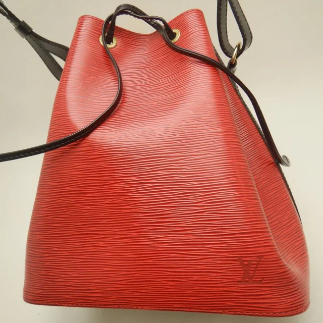 Louis Vuitton Petit Noe Epi Leather Shoulder Bag in Red Leather from LuxUness, photo 6 of 8