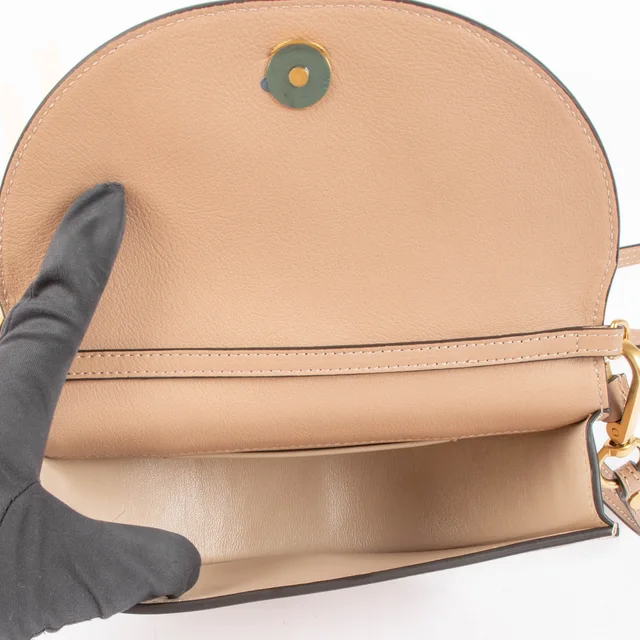 Chloé Nile Minaudière Bracelet Bag in Beige Leather from Labellov, photo 6 of 7