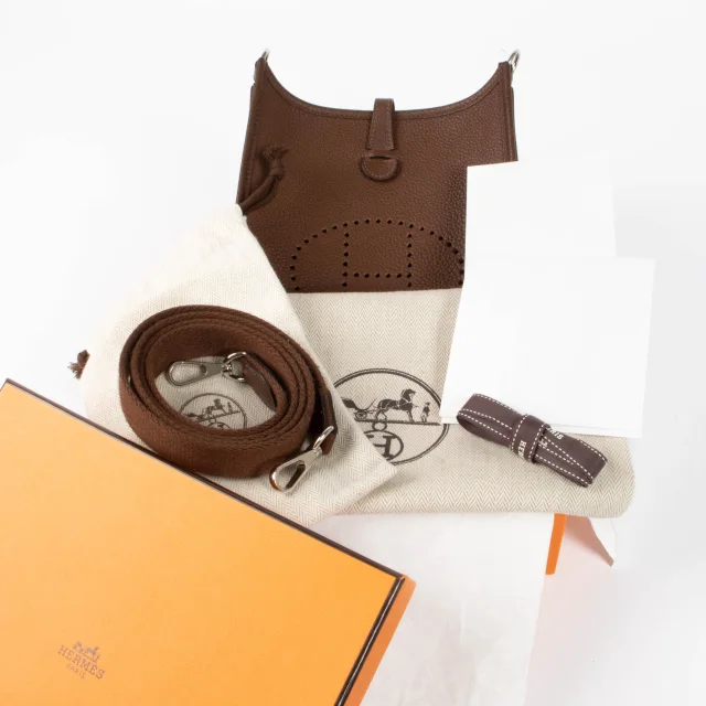 Hermès Evelyne 16 Cacao Clemence PHW in Clemence leather from Labellov, photo 2 of 8