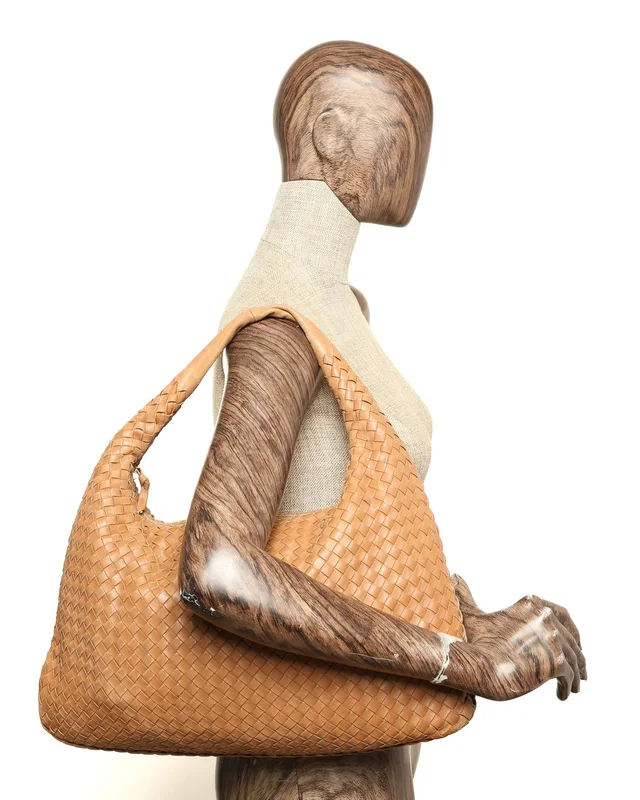 Bottega Veneta Large Intrecciato Hobo Bag in Woven leather from A Retro Tale, photo 9 of 9