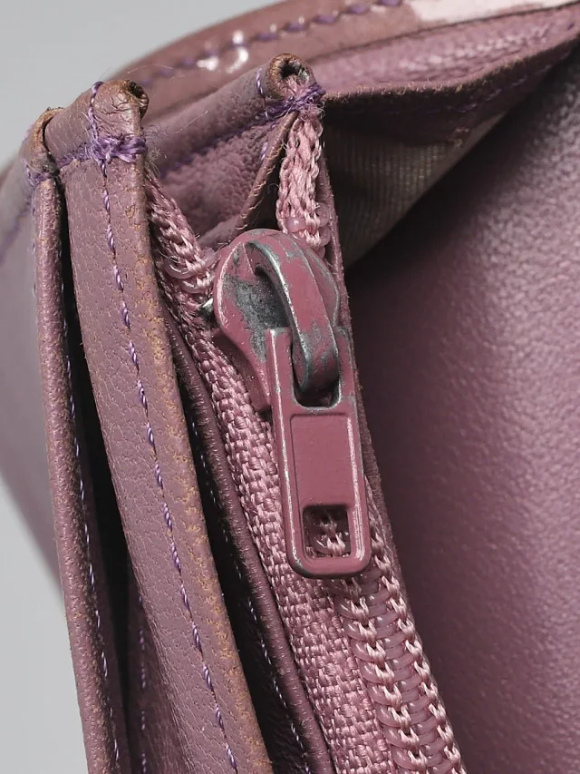 Chanel Light Purple Patent Leather CC L Yen Wallet in Purple Patent leather from Yoogis, photo 6 of 13