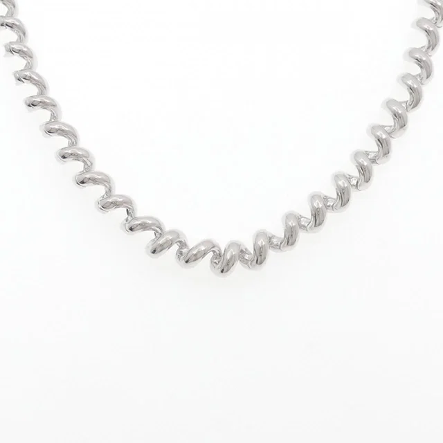Boucheron 750 White Gold Necklace in White from LuxUness