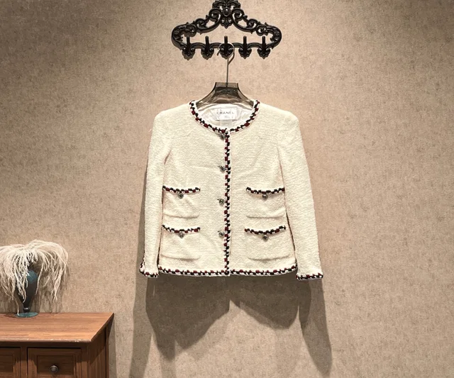 Chanel off-white four-pocket trim jacket / size 42 / 99% new / 40899 in White from Luxury Promise