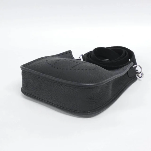 Hermès Evelyn Amazon 16cm shoulder bag in Black Calfskin from LuxUness, photo 3 of 7