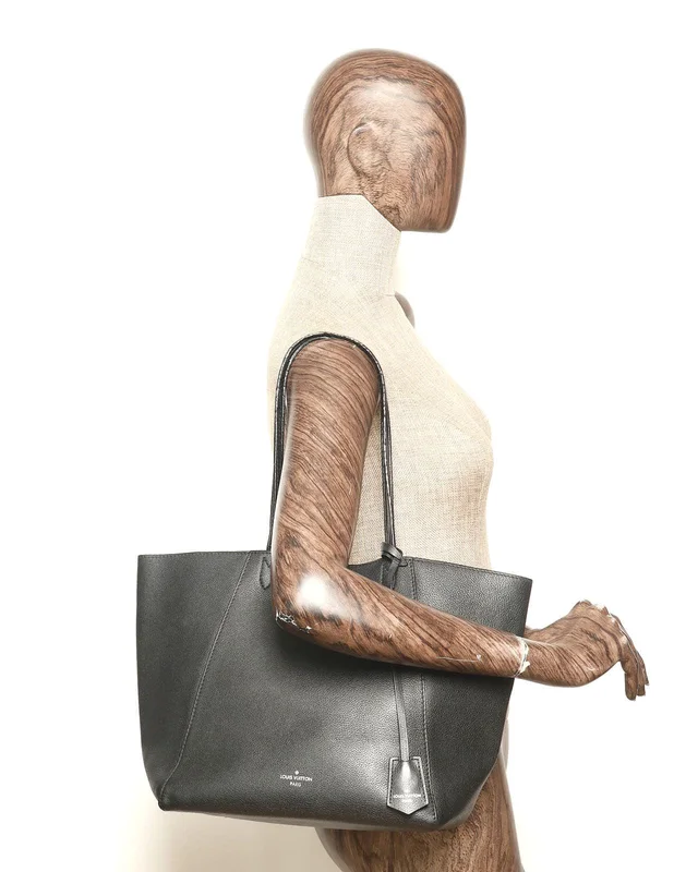 Louis Vuitton Lockme Tote Bag in Leather from A Retro Tale, photo 9 of 9