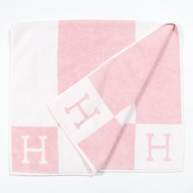 Hermès Avalon Cotton Bath Towel in Pink Cotton from LuxUness, photo 3 of 7