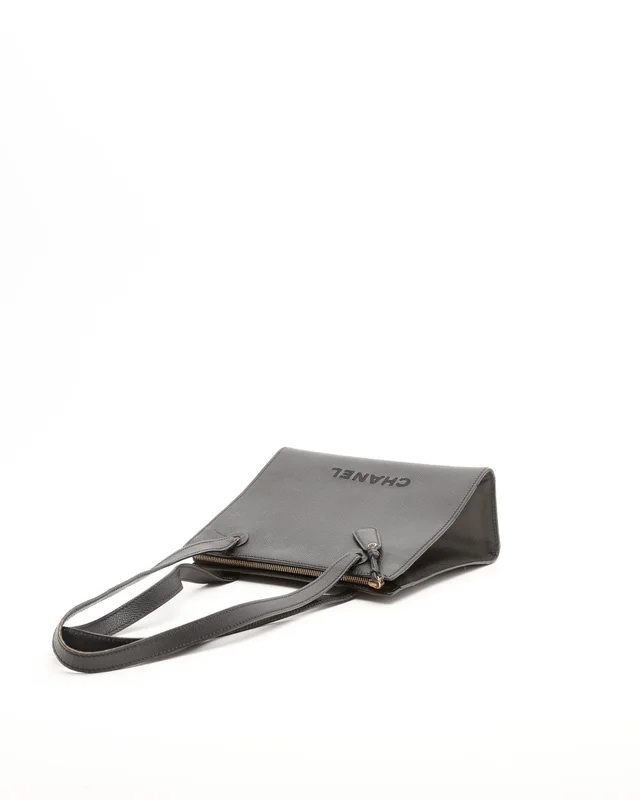 Chanel Caviar Shoulder Bag in Caviar leather from A Retro Tale, photo 5 of 9
