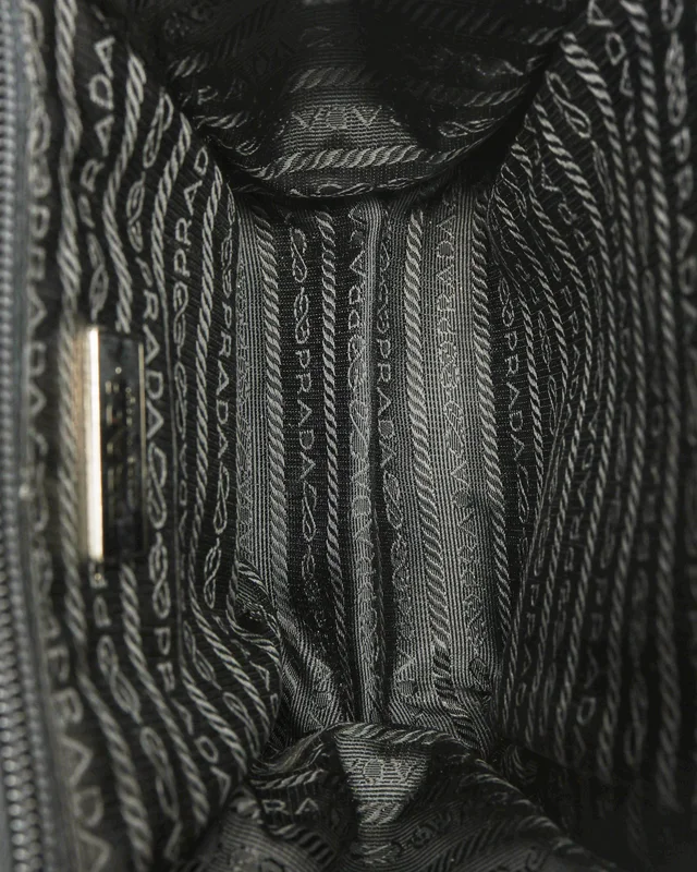 Prada Vintage Vitello Chic Handbag in Leather from A Retro Tale, photo 6 of 9