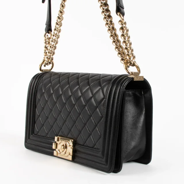 Black Calfskin Medium Boy Chanel Bag in Black Calfskin from Labellov, photo 3 of 7