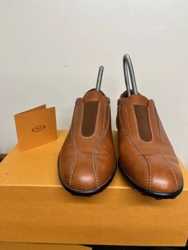Tod's flat shoes in Brown Leather from Oxfam Online Shop
