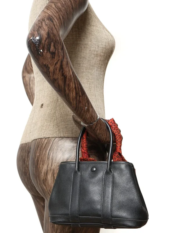 Hermès Neo Garden 23 Bag in Caviar leather from A Retro Tale, photo 8 of 8
