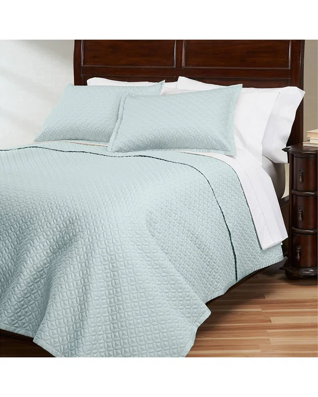 Cuddledown Meridian Sateen Quilt, image 1 of 1 from Gilt