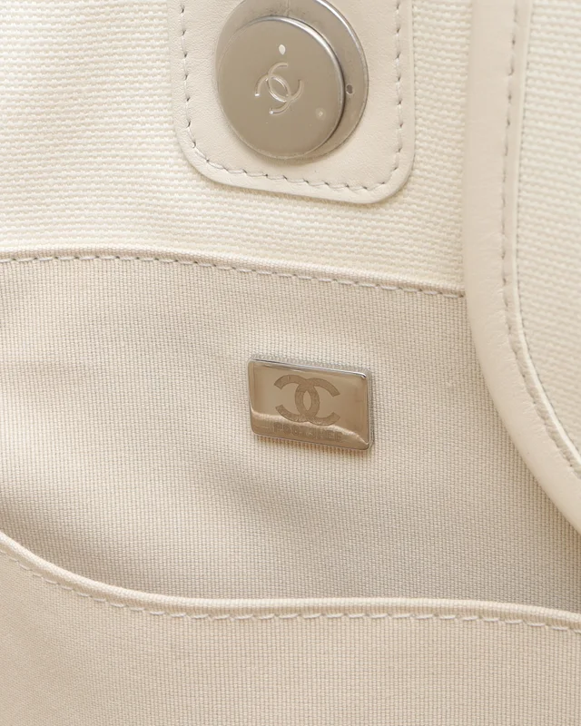 Chanel Striped Deauville MM Tote Bag in Canvas from A Retro Tale, photo 8 of 11