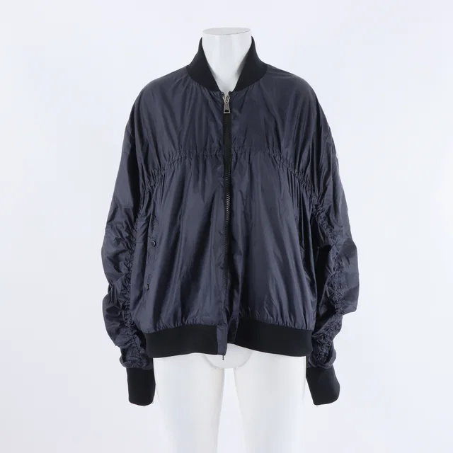 Moncler 몽클레르 바람막이 자켓 from GUGUS