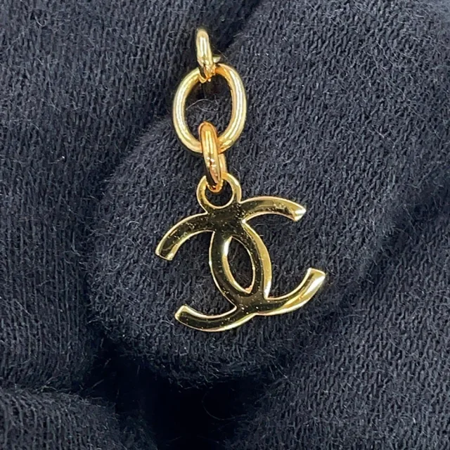 Chanel CC Logo Heart Necklace Gold Plated Faux Pearl Rhinestone in Gold from GALLERY RARE, photo 7 of 12