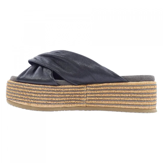 Brunello Cucinelli Heels & pumps in Leather from LuxUness, photo 2 of 2